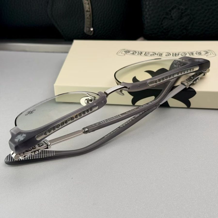 高仿克羅心 純鈦超輕眉框眼鏡 · 925銀配飾