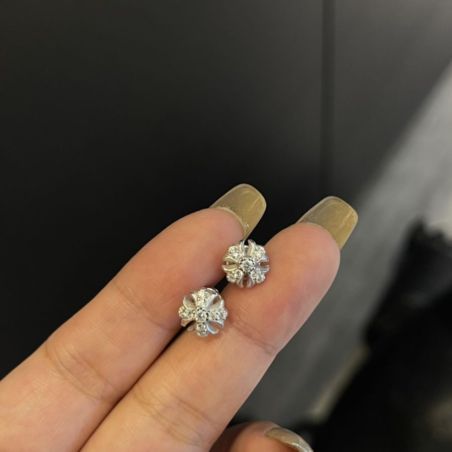 高仿克羅心 鍍白金滿鑽十字花耳釘